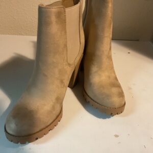 SODA BRAND FAUX SUEDE BOOTS.NEW SIZE 8.5 TAN